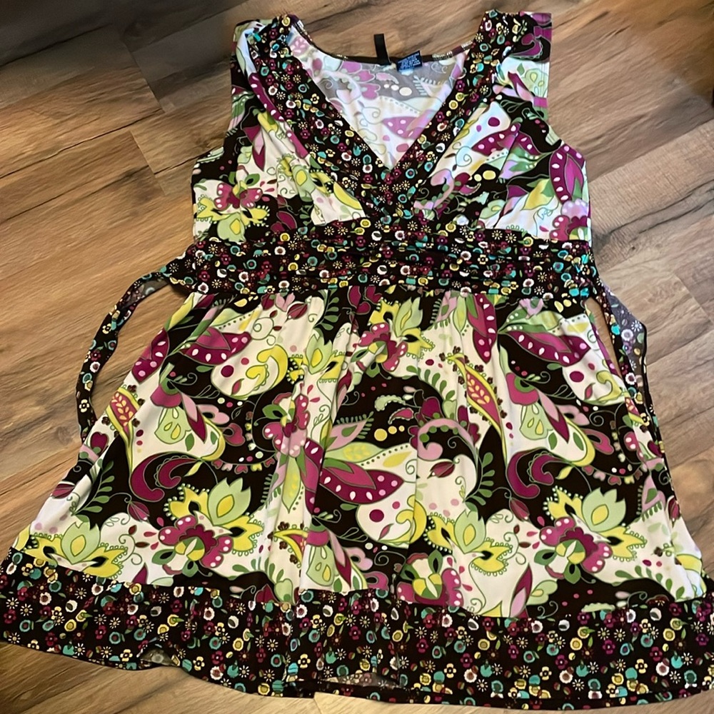 Women’s multicolored New Direction top